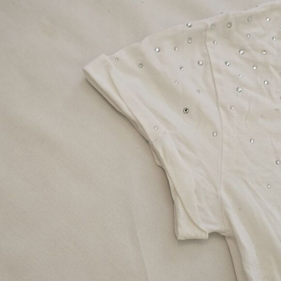 LINDSI LANE CHRYSTAL EMBELLISHED, DISTRESSED T-SHIRT SIZE SMALL - Picture 7 of 10